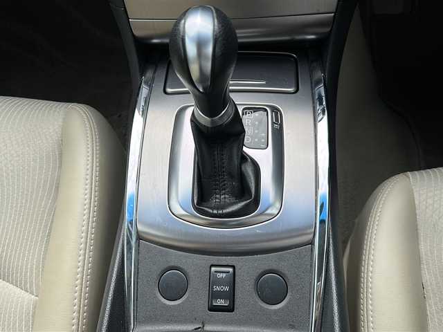 日産 スカイライン 250GT 福岡県 2012(平24)年 4.8万km クリスタルホワイトパール (株)IDOMが運営する【じしゃロン八幡西店】の自社ローン専用車両になります。こちらは現金またはオートローンご利用時の価格です。自社ローンご希望の方は別途その旨お申付け下さい/社外ナビ/　　BT/CD/DVD/フルセグ/バックカメラ/ハーフレザーシート/パワーシート/純正17インチアルミホイール/HIDオートライト/純正フロアマット/スマートキー/ETC