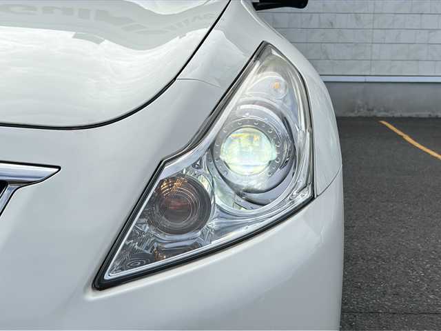 日産 スカイライン 250GT 福岡県 2012(平24)年 4.8万km クリスタルホワイトパール (株)IDOMが運営する【じしゃロン八幡西店】の自社ローン専用車両になります。こちらは現金またはオートローンご利用時の価格です。自社ローンご希望の方は別途その旨お申付け下さい/社外ナビ/　　BT/CD/DVD/フルセグ/バックカメラ/ハーフレザーシート/パワーシート/純正17インチアルミホイール/HIDオートライト/純正フロアマット/スマートキー/ETC