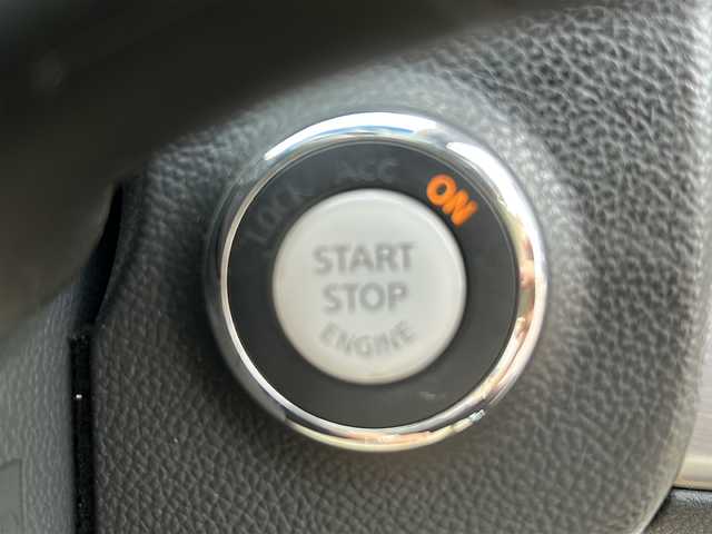 日産 スカイライン 250GT 福岡県 2012(平24)年 4.8万km クリスタルホワイトパール (株)IDOMが運営する【じしゃロン八幡西店】の自社ローン専用車両になります。こちらは現金またはオートローンご利用時の価格です。自社ローンご希望の方は別途その旨お申付け下さい/社外ナビ/　　BT/CD/DVD/フルセグ/バックカメラ/ハーフレザーシート/パワーシート/純正17インチアルミホイール/HIDオートライト/純正フロアマット/スマートキー/ETC