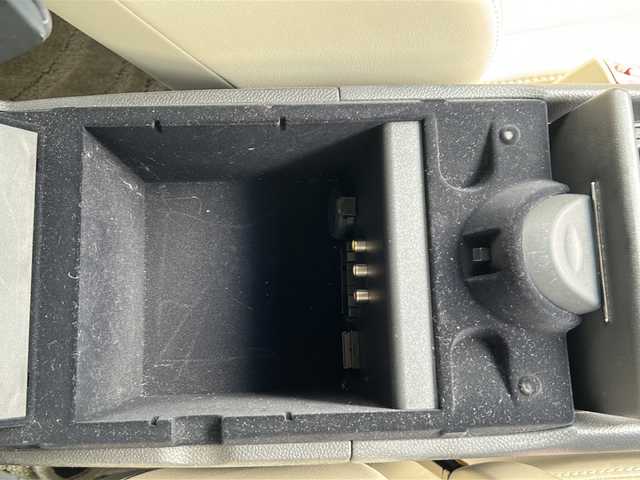 日産 スカイライン 250GT 福岡県 2012(平24)年 4.8万km クリスタルホワイトパール (株)IDOMが運営する【じしゃロン八幡西店】の自社ローン専用車両になります。こちらは現金またはオートローンご利用時の価格です。自社ローンご希望の方は別途その旨お申付け下さい/社外ナビ/　　BT/CD/DVD/フルセグ/バックカメラ/ハーフレザーシート/パワーシート/純正17インチアルミホイール/HIDオートライト/純正フロアマット/スマートキー/ETC