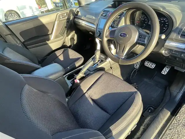スバル フォレスター 2．0i－S アイサイト 福岡県 2014(平26)年 9.4万km クリスタルブラックシリカ 4WD/KENWOODメモリナビ【MDV-M807HDW】/(AM/FM/Bluetooth/CD/DVD/USB/フルセグTV)/バックカメラ/EyeSight(アイサイト)Ver.2/・レーダークルーズコントロール(全車速追従機能付き)/・プリクラッシュセーフティ/・AT誤発進抑制制御/・車線逸脱警報/・ふらつき警報/・先行車発進お知らせ/オートライト/横滑り防止機能/アイドリングストップ/Xモード(ヒルディセントコントロール)/SI-DRIVE(SUBARU Intelligent Drive)/盗難防止装置/JADOミラー型前後ドライブレコーダー【T860】/ETC/純正18インチアルミホイール/フォグランプ(F/R)/ドアバイザー/電格ウィンカーミラー/パドルシフト/シートヒーター付きパワーシート(D/N席)/プッシュスタート/純正フロアマット/アクセサリーソケット/スペアキー×1/保証書/取扱説明書