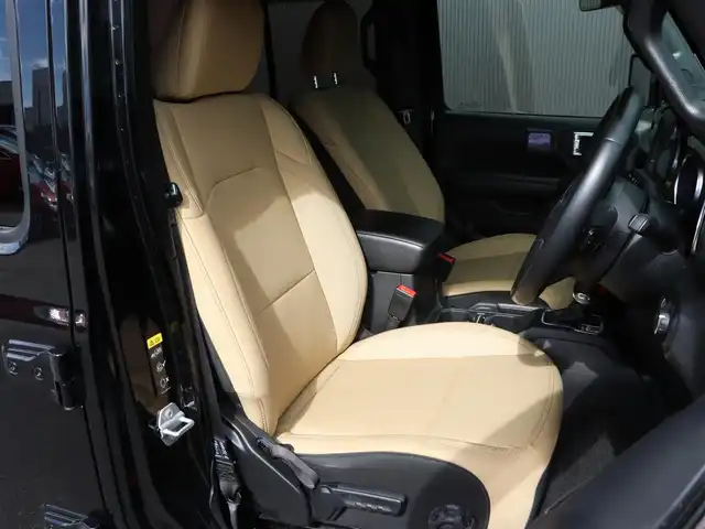 クライスラー・ジープ ジープ ラングラー アンリミテッド ブラック&タン 長野県 2020(令2)年 5.1万km 黒 ・限定車 ソフトトップ /・専用タン色バケットシート/・Uconnect /・タッチパネルモニター /・AppleCarPlay /・AndroidAuto /・ACC /・パークセンス /・バックカメラ /・サイドカメラ /・専用17インチAW /・スマートキー /・衝突軽減 /・ETC