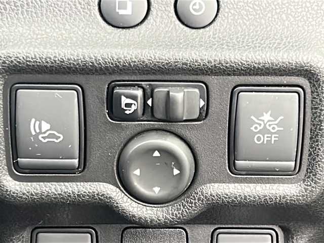 日産 ノート e－パワー メダリスト 大阪府 2017(平29)年 6.5万km ブリリアントホワイトパール 純正SDナビ/【フルセグTV/Bluetooth/CD/DVD/USB/FM/AM】/アラウンドビューモニター/エマージェンシーブレーキ/レーンキープアラート/前後コーナーセンサー/LEDヘッドライト/オートライト/半革シート/純正15インチAW/純正フロアマット/ドアバイザー/スマートキー/プッシュスタート