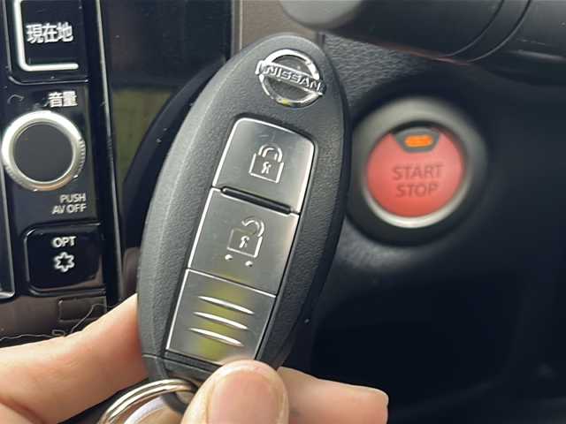 日産 ノート e－パワー メダリスト 大阪府 2017(平29)年 6.5万km ブリリアントホワイトパール 純正SDナビ/【フルセグTV/Bluetooth/CD/DVD/USB/FM/AM】/アラウンドビューモニター/エマージェンシーブレーキ/レーンキープアラート/前後コーナーセンサー/LEDヘッドライト/オートライト/半革シート/純正15インチAW/純正フロアマット/ドアバイザー/スマートキー/プッシュスタート