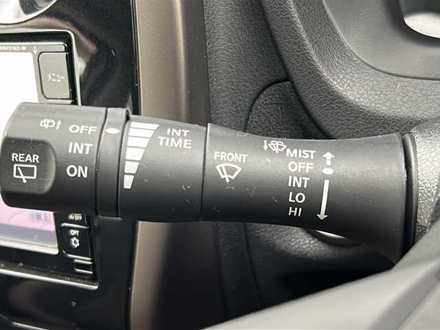 日産 ノート e－パワー メダリスト 大阪府 2017(平29)年 6.5万km ブリリアントホワイトパール 純正SDナビ/【フルセグTV/Bluetooth/CD/DVD/USB/FM/AM】/アラウンドビューモニター/エマージェンシーブレーキ/レーンキープアラート/前後コーナーセンサー/LEDヘッドライト/オートライト/半革シート/純正15インチAW/純正フロアマット/ドアバイザー/スマートキー/プッシュスタート