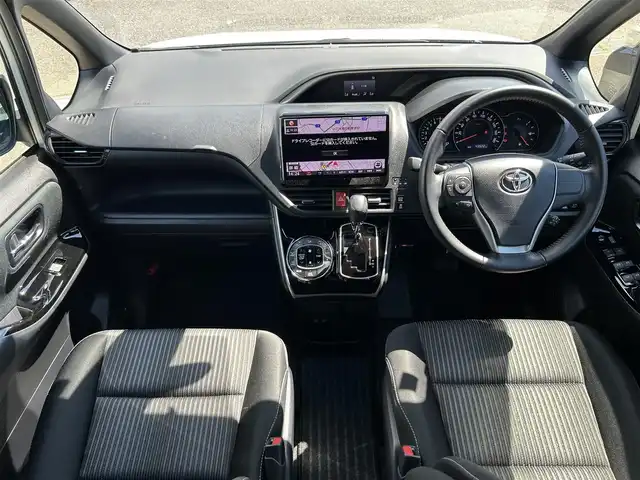 トヨタ ヴォクシー ZS 煌Ⅱ 鳥取県 2019(平31)年 4.4万km ホワイトパールクリスタルシャイン 社外10型ナビ/フルセグ/DVD/CD/BT/バックカメラ/ETC/前後ドライブレコーダー/トヨタセーフティセンス/クルーズコントロール/レーンキープアシスト/オートマチックハイビーム/両側パワースライドドア/LEDヘットライト/社外16インチアルミホイール/プッシュエンジンスタート/アイドリングストップ/スマートキー×2