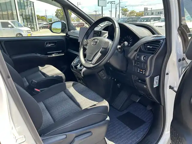 トヨタ ヴォクシー ZS 煌Ⅱ 鳥取県 2019(平31)年 4.4万km ホワイトパールクリスタルシャイン 社外10型ナビ/フルセグ/DVD/CD/BT/バックカメラ/ETC/前後ドライブレコーダー/トヨタセーフティセンス/クルーズコントロール/レーンキープアシスト/オートマチックハイビーム/両側パワースライドドア/LEDヘットライト/社外16インチアルミホイール/プッシュエンジンスタート/アイドリングストップ/スマートキー×2