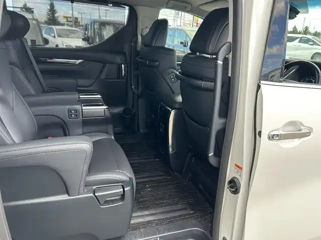 トヨタ アルファードハイブリット SR Cパッケージ 道南・函館 2023(令5)年 1.5万km ホワイトパールクリスタルシャイン /純正ディスプレイオーディオ//純正AWノーマルタイヤ積込//純正エンジンスターター//バックカメラ//両側パワースライドドア//パワーバックドア//前席パワーシート//前席ベンチレーションシート//ワイパーデアイサー//ステアリングヒーター//AC100V//TEIN車高調//プリクラッシュセーフティ//レーダークルーズコントロール//レーンディパーチャーアラート//オートマチックハイビーム//LEDヘッドライト//オートライト//スマートキー//エンジンプッシュスタート//寒冷地仕様//ワンオーナー