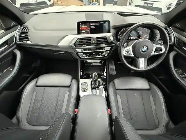 ＢＭＷ ＢＭＷ Ｘ３ xDrive20d Mスポーツ 静岡県 2020(令2)年 3.5万km アルピンホワイトⅢ セレクトパッケージ/・電動パノラマガラスサンルーフ/・リヤサイドウインドーローラーブラインド/・harman/kardonサラウンドサウンドシステム/BMWヘッドアップディスプレイ/BSM/ハーフレザーシート/電動リアゲート/iDrive/(BT/ScreenMirroring/フルセグ)/ドライビングアシストプラス/・ACC/・ステアリング&レーンコントロールアシスト/・レーンディパーチャーウォーニング/・レーンチェンジウォーニング/・アクティブサイドコリジョンプロテクション/・前車接近警告機能/・衝突回避・被害軽減ブレーキ/・事故回避アシスト/・後車衝突警告機能/・クロストラフィックウォーニング/パーキングアシストプラス/・PDC/・パーキングアシスト/・トップビュー/・サイドビュー・カメラ/・リヤビューカメラ/インテリジェントセーフティ/メモリー付パワーシート/シートヒーター/ETC/ドライブレコーダー/保証書/取説/スペアキー
