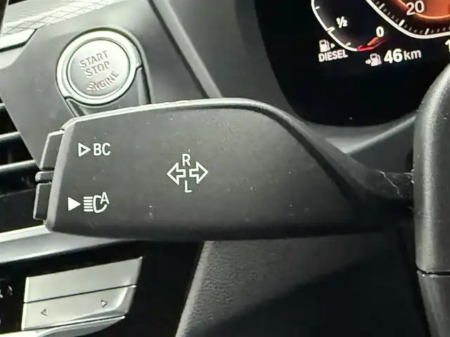 ＢＭＷ ＢＭＷ Ｘ３ xDrive20d Mスポーツ 静岡県 2020(令2)年 3.5万km アルピンホワイトⅢ セレクトパッケージ/・電動パノラマガラスサンルーフ/・リヤサイドウインドーローラーブラインド/・harman/kardonサラウンドサウンドシステム/BMWヘッドアップディスプレイ/BSM/ハーフレザーシート/電動リアゲート/iDrive/(BT/ScreenMirroring/フルセグ)/ドライビングアシストプラス/・ACC/・ステアリング&レーンコントロールアシスト/・レーンディパーチャーウォーニング/・レーンチェンジウォーニング/・アクティブサイドコリジョンプロテクション/・前車接近警告機能/・衝突回避・被害軽減ブレーキ/・事故回避アシスト/・後車衝突警告機能/・クロストラフィックウォーニング/パーキングアシストプラス/・PDC/・パーキングアシスト/・トップビュー/・サイドビュー・カメラ/・リヤビューカメラ/インテリジェントセーフティ/メモリー付パワーシート/シートヒーター/ETC/ドライブレコーダー/保証書/取説/スペアキー