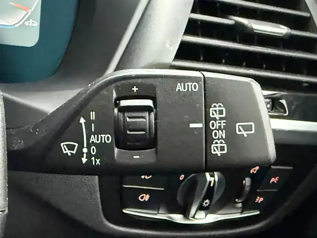 ＢＭＷ ＢＭＷ Ｘ３ xDrive20d Mスポーツ 静岡県 2020(令2)年 3.5万km アルピンホワイトⅢ セレクトパッケージ/・電動パノラマガラスサンルーフ/・リヤサイドウインドーローラーブラインド/・harman/kardonサラウンドサウンドシステム/BMWヘッドアップディスプレイ/BSM/ハーフレザーシート/電動リアゲート/iDrive/(BT/ScreenMirroring/フルセグ)/ドライビングアシストプラス/・ACC/・ステアリング&レーンコントロールアシスト/・レーンディパーチャーウォーニング/・レーンチェンジウォーニング/・アクティブサイドコリジョンプロテクション/・前車接近警告機能/・衝突回避・被害軽減ブレーキ/・事故回避アシスト/・後車衝突警告機能/・クロストラフィックウォーニング/パーキングアシストプラス/・PDC/・パーキングアシスト/・トップビュー/・サイドビュー・カメラ/・リヤビューカメラ/インテリジェントセーフティ/メモリー付パワーシート/シートヒーター/ETC/ドライブレコーダー/保証書/取説/スペアキー