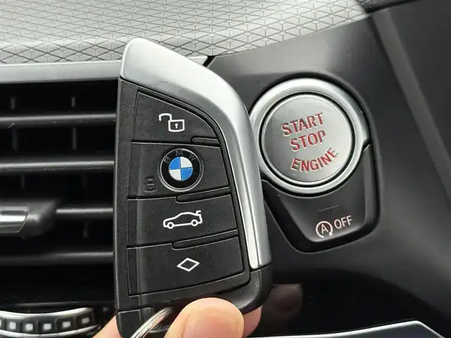 ＢＭＷ ＢＭＷ Ｘ３ xDrive20d Mスポーツ 静岡県 2020(令2)年 3.5万km アルピンホワイトⅢ セレクトパッケージ/・電動パノラマガラスサンルーフ/・リヤサイドウインドーローラーブラインド/・harman/kardonサラウンドサウンドシステム/BMWヘッドアップディスプレイ/BSM/ハーフレザーシート/電動リアゲート/iDrive/(BT/ScreenMirroring/フルセグ)/ドライビングアシストプラス/・ACC/・ステアリング&レーンコントロールアシスト/・レーンディパーチャーウォーニング/・レーンチェンジウォーニング/・アクティブサイドコリジョンプロテクション/・前車接近警告機能/・衝突回避・被害軽減ブレーキ/・事故回避アシスト/・後車衝突警告機能/・クロストラフィックウォーニング/パーキングアシストプラス/・PDC/・パーキングアシスト/・トップビュー/・サイドビュー・カメラ/・リヤビューカメラ/インテリジェントセーフティ/メモリー付パワーシート/シートヒーター/ETC/ドライブレコーダー/保証書/取説/スペアキー