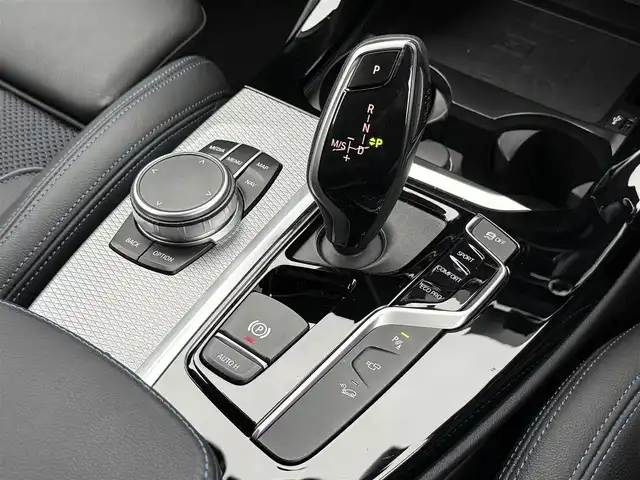 ＢＭＷ ＢＭＷ Ｘ３ xDrive20d Mスポーツ 静岡県 2020(令2)年 3.5万km アルピンホワイトⅢ セレクトパッケージ/・電動パノラマガラスサンルーフ/・リヤサイドウインドーローラーブラインド/・harman/kardonサラウンドサウンドシステム/BMWヘッドアップディスプレイ/BSM/ハーフレザーシート/電動リアゲート/iDrive/(BT/ScreenMirroring/フルセグ)/ドライビングアシストプラス/・ACC/・ステアリング&レーンコントロールアシスト/・レーンディパーチャーウォーニング/・レーンチェンジウォーニング/・アクティブサイドコリジョンプロテクション/・前車接近警告機能/・衝突回避・被害軽減ブレーキ/・事故回避アシスト/・後車衝突警告機能/・クロストラフィックウォーニング/パーキングアシストプラス/・PDC/・パーキングアシスト/・トップビュー/・サイドビュー・カメラ/・リヤビューカメラ/インテリジェントセーフティ/メモリー付パワーシート/シートヒーター/ETC/ドライブレコーダー/保証書/取説/スペアキー