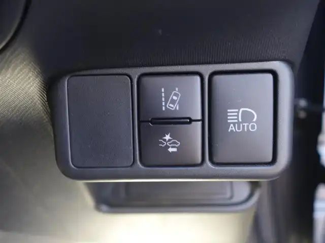 トヨタ アクア S 山形県 2016(平28)年 6.4万km グレーメタリック 衝突被害軽減システム/純正SDナビ/　　【CD DVD BT フルセグ MSV】/バックカメラ/オートライト/アイドリングストップ/ステアリングスイッチ/電動格納ウィンカーミラー/純正フロアマット/ドアバイザ―/スマートキー/ETC