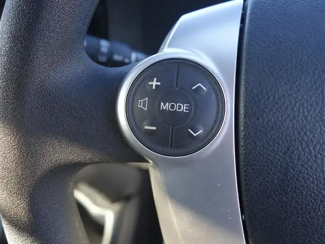 トヨタ アクア S 山形県 2016(平28)年 6.4万km グレーメタリック 衝突被害軽減システム/純正SDナビ/　　【CD DVD BT フルセグ MSV】/バックカメラ/オートライト/アイドリングストップ/ステアリングスイッチ/電動格納ウィンカーミラー/純正フロアマット/ドアバイザ―/スマートキー/ETC