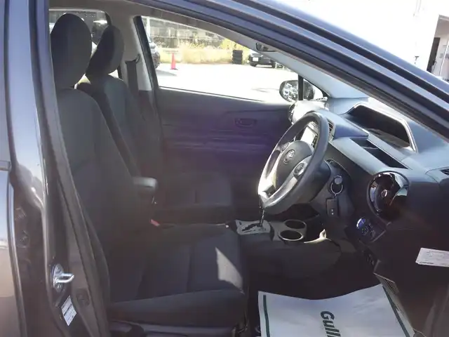 トヨタ アクア S 山形県 2016(平28)年 6.4万km グレーメタリック 衝突被害軽減システム/純正SDナビ/　　【CD DVD BT フルセグ MSV】/バックカメラ/オートライト/アイドリングストップ/ステアリングスイッチ/電動格納ウィンカーミラー/純正フロアマット/ドアバイザ―/スマートキー/ETC