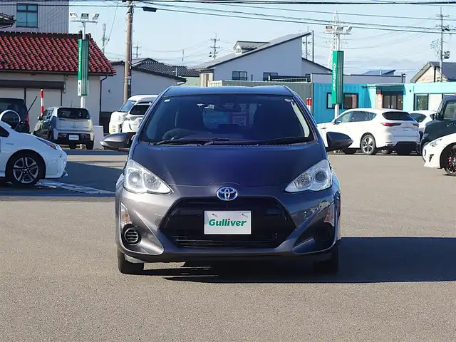 トヨタ アクア S 山形県 2016(平28)年 6.4万km グレーメタリック 衝突被害軽減システム/純正SDナビ/　　【CD DVD BT フルセグ MSV】/バックカメラ/オートライト/アイドリングストップ/ステアリングスイッチ/電動格納ウィンカーミラー/純正フロアマット/ドアバイザ―/スマートキー/ETC