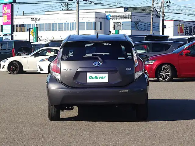 トヨタ アクア S 山形県 2016(平28)年 6.4万km グレーメタリック 衝突被害軽減システム/純正SDナビ/　　【CD DVD BT フルセグ MSV】/バックカメラ/オートライト/アイドリングストップ/ステアリングスイッチ/電動格納ウィンカーミラー/純正フロアマット/ドアバイザ―/スマートキー/ETC