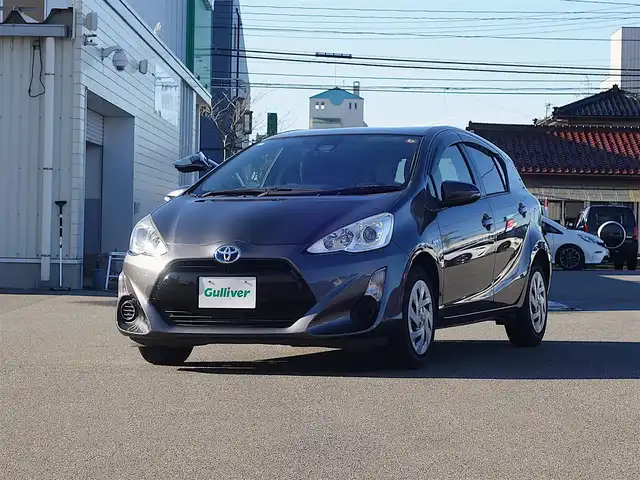 トヨタ アクア S 山形県 2016(平28)年 6.4万km グレーメタリック 衝突被害軽減システム/純正SDナビ/　　【CD DVD BT フルセグ MSV】/バックカメラ/オートライト/アイドリングストップ/ステアリングスイッチ/電動格納ウィンカーミラー/純正フロアマット/ドアバイザ―/スマートキー/ETC