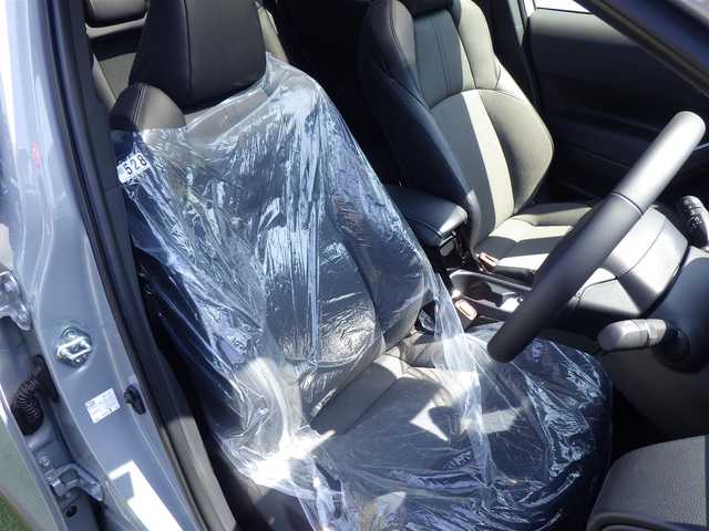 トヨタ カローラ クロス ハイブリッド Z 千葉県 2025(令7)年 0.1万km未満 セメントグレーメタリック Toyota Safety Sense/・プリクラッシュセーフティ/・レーンディパーチャーアラート/・オートハイビーム/・レーダークルーズコントロール/パノラマガラスルーフ/パワーバックドア/運転席パワーシート/ハーフレザーシート/前席シートヒーター/純正コネクティッドナビ/地デジTV/【Bluetooth接続】/パノラミックビューモニター/ドライブレコーダー/革巻きステアリング/ステアリングスイッチ/ETC（2.0）/LEDヘッドライト/フォグライト/ウインカーミラー/クリアランスソナー/純正18インチアルミホイル/サイド/カーテンエアバッグ/スマートキー