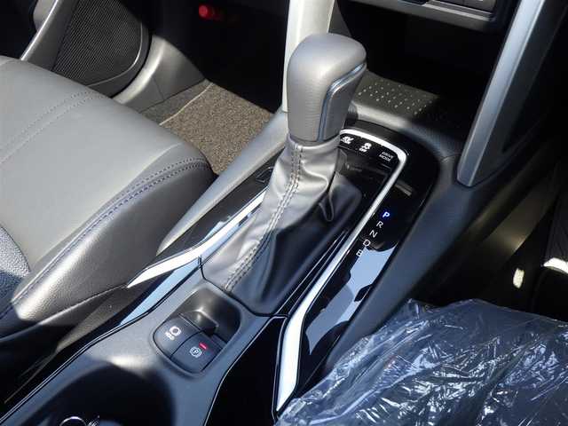 トヨタ カローラ クロス ハイブリッド Z 千葉県 2025(令7)年 0.1万km未満 セメントグレーメタリック Toyota Safety Sense/・プリクラッシュセーフティ/・レーンディパーチャーアラート/・オートハイビーム/・レーダークルーズコントロール/パノラマガラスルーフ/パワーバックドア/運転席パワーシート/ハーフレザーシート/前席シートヒーター/純正コネクティッドナビ/地デジTV/【Bluetooth接続】/パノラミックビューモニター/ドライブレコーダー/革巻きステアリング/ステアリングスイッチ/ETC（2.0）/LEDヘッドライト/フォグライト/ウインカーミラー/クリアランスソナー/純正18インチアルミホイル/サイド/カーテンエアバッグ/スマートキー