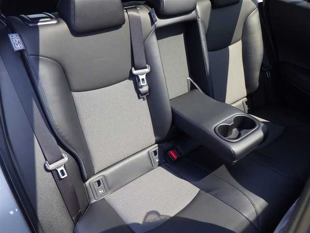 トヨタ カローラ クロス ハイブリッド Z 千葉県 2025(令7)年 0.1万km未満 セメントグレーメタリック Toyota Safety Sense/・プリクラッシュセーフティ/・レーンディパーチャーアラート/・オートハイビーム/・レーダークルーズコントロール/パノラマガラスルーフ/パワーバックドア/運転席パワーシート/ハーフレザーシート/前席シートヒーター/純正コネクティッドナビ/地デジTV/【Bluetooth接続】/パノラミックビューモニター/ドライブレコーダー/革巻きステアリング/ステアリングスイッチ/ETC（2.0）/LEDヘッドライト/フォグライト/ウインカーミラー/クリアランスソナー/純正18インチアルミホイル/サイド/カーテンエアバッグ/スマートキー
