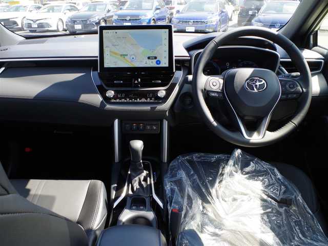 トヨタ カローラ クロス ハイブリッド Z 千葉県 2025(令7)年 0.1万km未満 セメントグレーメタリック Toyota Safety Sense/・プリクラッシュセーフティ/・レーンディパーチャーアラート/・オートハイビーム/・レーダークルーズコントロール/パノラマガラスルーフ/パワーバックドア/運転席パワーシート/ハーフレザーシート/前席シートヒーター/純正コネクティッドナビ/地デジTV/【Bluetooth接続】/パノラミックビューモニター/ドライブレコーダー/革巻きステアリング/ステアリングスイッチ/ETC（2.0）/LEDヘッドライト/フォグライト/ウインカーミラー/クリアランスソナー/純正18インチアルミホイル/サイド/カーテンエアバッグ/スマートキー