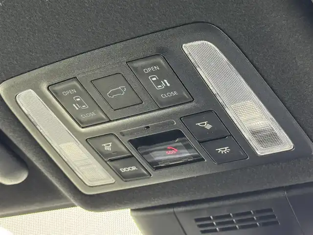 トヨタ ヴォクシー S－Z 福岡県 2023(令5)年 1.5万km グリッターブラックガラスフレーク １４型有機ＥＬ後席モニター　/純正１０．５型ディスプレイオーディオナビ　/快適利便パッケージ　/ビルトインＥＴＣ２．０　/デジタルルームミラー　/レーダークルーズコントロール　/コーナーセンサー　/トヨタセーフティセンス　/衝突被害軽減ブレーキ　/レーンキープ　/アクセル踏み間違い防止　/HUD　/Wエアコン　/両側電動スライドドア　/ハーフレザーシート　/シートヒーター　/ステアリングヒーター/パワーバックドア　/３眼ＬＥＤヘッドライト