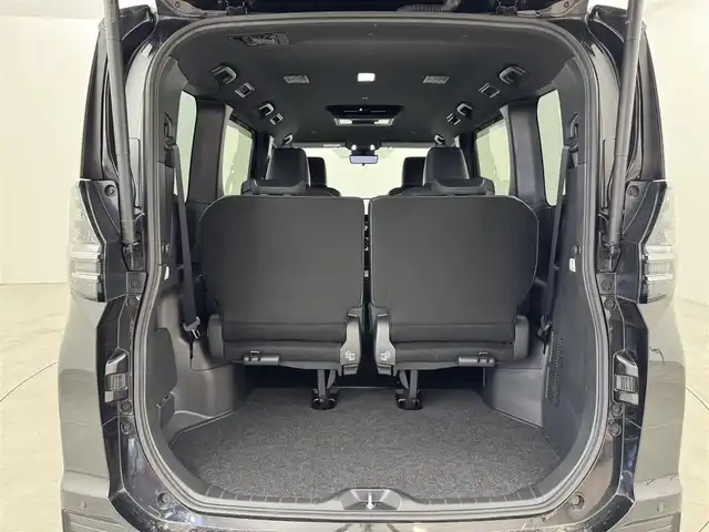 トヨタ ヴォクシー S－Z 福岡県 2023(令5)年 1.5万km グリッターブラックガラスフレーク １４型有機ＥＬ後席モニター　/純正１０．５型ディスプレイオーディオナビ　/快適利便パッケージ　/ビルトインＥＴＣ２．０　/デジタルルームミラー　/レーダークルーズコントロール　/コーナーセンサー　/トヨタセーフティセンス　/衝突被害軽減ブレーキ　/レーンキープ　/アクセル踏み間違い防止　/HUD　/Wエアコン　/両側電動スライドドア　/ハーフレザーシート　/シートヒーター　/ステアリングヒーター/パワーバックドア　/３眼ＬＥＤヘッドライト