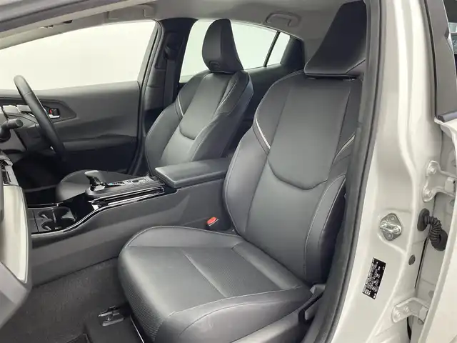 トヨタ プリウス Z 福井県 2023(令5)年 1.9万km プラチナホワイトパールマイカ 純正ナビ/Toyota Safety Sense/・プリクラッシュセーフティ/・レーンディパーチャーアラート/・レーダークルーズコントロール/ワイヤレス充電/パワーバックドア/電動パーキングブレーキ/ETC2.0/エアシート/シートヒーター/ステアリングヒーター/運転席パワーシート