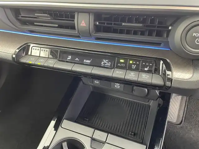 トヨタ プリウス Z 福井県 2023(令5)年 1.9万km プラチナホワイトパールマイカ 純正ナビ/Toyota Safety Sense/・プリクラッシュセーフティ/・レーンディパーチャーアラート/・レーダークルーズコントロール/ワイヤレス充電/パワーバックドア/電動パーキングブレーキ/ETC2.0/エアシート/シートヒーター/ステアリングヒーター/運転席パワーシート