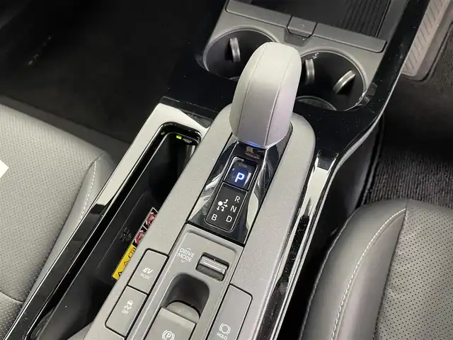トヨタ プリウス Z 福井県 2023(令5)年 1.9万km プラチナホワイトパールマイカ 純正ナビ/Toyota Safety Sense/・プリクラッシュセーフティ/・レーンディパーチャーアラート/・レーダークルーズコントロール/ワイヤレス充電/パワーバックドア/電動パーキングブレーキ/ETC2.0/エアシート/シートヒーター/ステアリングヒーター/運転席パワーシート