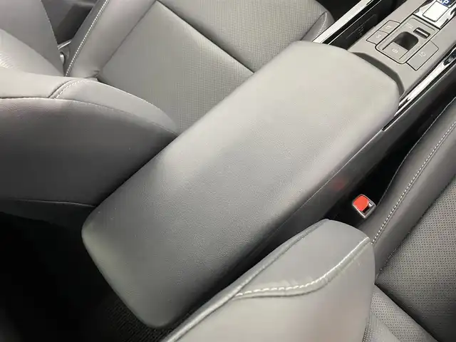 トヨタ プリウス Z 福井県 2023(令5)年 1.9万km プラチナホワイトパールマイカ 純正ナビ/Toyota Safety Sense/・プリクラッシュセーフティ/・レーンディパーチャーアラート/・レーダークルーズコントロール/ワイヤレス充電/パワーバックドア/電動パーキングブレーキ/ETC2.0/エアシート/シートヒーター/ステアリングヒーター/運転席パワーシート