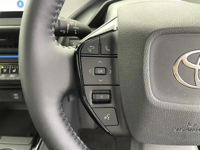トヨタ プリウス Z 福井県 2023(令5)年 1.9万km プラチナホワイトパールマイカ 純正ナビ/Toyota Safety Sense/・プリクラッシュセーフティ/・レーンディパーチャーアラート/・レーダークルーズコントロール/ワイヤレス充電/パワーバックドア/電動パーキングブレーキ/ETC2.0/エアシート/シートヒーター/ステアリングヒーター/運転席パワーシート