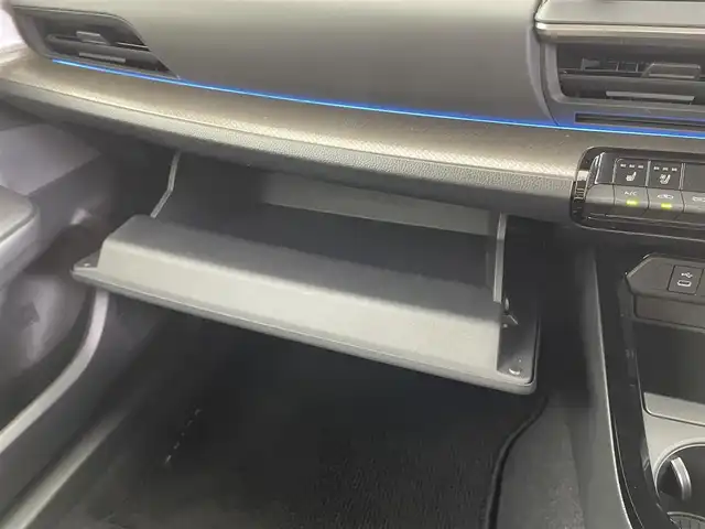 トヨタ プリウス Z 福井県 2023(令5)年 1.9万km プラチナホワイトパールマイカ 純正ナビ/Toyota Safety Sense/・プリクラッシュセーフティ/・レーンディパーチャーアラート/・レーダークルーズコントロール/ワイヤレス充電/パワーバックドア/電動パーキングブレーキ/ETC2.0/エアシート/シートヒーター/ステアリングヒーター/運転席パワーシート