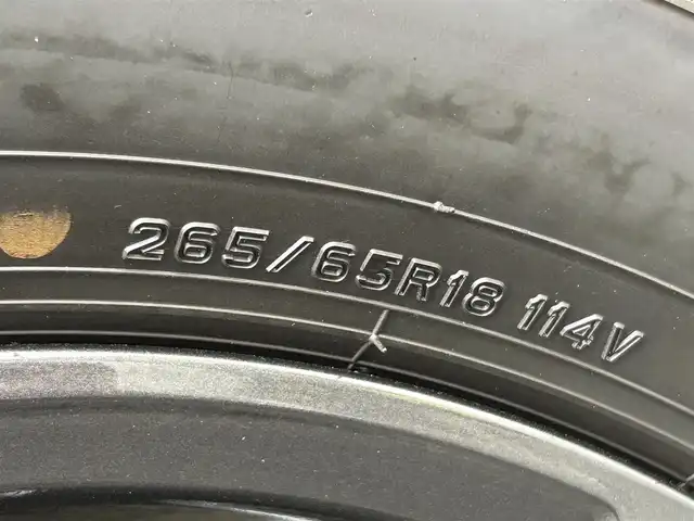 トヨタ ランドクルーザー ２５０ VX 群馬県 2025(令7)年 0.1万km プラチナホワイトパールマイカ 4WD/ワンオーナー/純正12.3型DAナビ・フルセグTV/パイオニアプレミアムサウンド/Bluetooth・USB・HDMI・ミラキャスト/パノラミックビューモニター/ムーンルーフ/前席ベンチレーション・ヒーター/運転席パワーシート/ステアリングヒーター/デジタルインナーミラー/パワーバックドア/セーフティセンス/トヨタチームメイト/プリクラッシュセーフティ/レーダークルーズコントロール/レーントレーシングアシスト/レーンディパーチャーアラート/オートマチックハイビーム/ブラインドスポットモニター/純正フロアマット/3眼LEDヘッドランプ/LEDフォグランプ/LEDリアフォグランプ/ブラックルーフレール/純正18インチアルミ