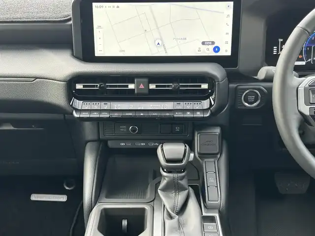 トヨタ ランドクルーザー ２５０ VX 群馬県 2025(令7)年 0.1万km プラチナホワイトパールマイカ 4WD/ワンオーナー/純正12.3型DAナビ・フルセグTV/パイオニアプレミアムサウンド/Bluetooth・USB・HDMI・ミラキャスト/パノラミックビューモニター/ムーンルーフ/前席ベンチレーション・ヒーター/運転席パワーシート/ステアリングヒーター/デジタルインナーミラー/パワーバックドア/セーフティセンス/トヨタチームメイト/プリクラッシュセーフティ/レーダークルーズコントロール/レーントレーシングアシスト/レーンディパーチャーアラート/オートマチックハイビーム/ブラインドスポットモニター/純正フロアマット/3眼LEDヘッドランプ/LEDフォグランプ/LEDリアフォグランプ/ブラックルーフレール/純正18インチアルミ