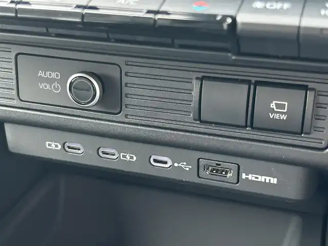 トヨタ ランドクルーザー ２５０ VX 群馬県 2025(令7)年 0.1万km プラチナホワイトパールマイカ 4WD/ワンオーナー/純正12.3型DAナビ・フルセグTV/パイオニアプレミアムサウンド/Bluetooth・USB・HDMI・ミラキャスト/パノラミックビューモニター/ムーンルーフ/前席ベンチレーション・ヒーター/運転席パワーシート/ステアリングヒーター/デジタルインナーミラー/パワーバックドア/セーフティセンス/トヨタチームメイト/プリクラッシュセーフティ/レーダークルーズコントロール/レーントレーシングアシスト/レーンディパーチャーアラート/オートマチックハイビーム/ブラインドスポットモニター/純正フロアマット/3眼LEDヘッドランプ/LEDフォグランプ/LEDリアフォグランプ/ブラックルーフレール/純正18インチアルミ