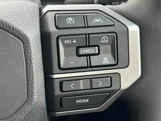 トヨタ ランドクルーザー ２５０ VX 群馬県 2025(令7)年 0.1万km プラチナホワイトパールマイカ 4WD/ワンオーナー/純正12.3型DAナビ・フルセグTV/パイオニアプレミアムサウンド/Bluetooth・USB・HDMI・ミラキャスト/パノラミックビューモニター/ムーンルーフ/前席ベンチレーション・ヒーター/運転席パワーシート/ステアリングヒーター/デジタルインナーミラー/パワーバックドア/セーフティセンス/トヨタチームメイト/プリクラッシュセーフティ/レーダークルーズコントロール/レーントレーシングアシスト/レーンディパーチャーアラート/オートマチックハイビーム/ブラインドスポットモニター/純正フロアマット/3眼LEDヘッドランプ/LEDフォグランプ/LEDリアフォグランプ/ブラックルーフレール/純正18インチアルミ