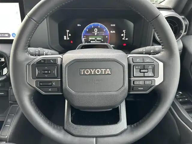 トヨタ ランドクルーザー ２５０ VX 群馬県 2025(令7)年 0.1万km プラチナホワイトパールマイカ 4WD/ワンオーナー/純正12.3型DAナビ・フルセグTV/パイオニアプレミアムサウンド/Bluetooth・USB・HDMI・ミラキャスト/パノラミックビューモニター/ムーンルーフ/前席ベンチレーション・ヒーター/運転席パワーシート/ステアリングヒーター/デジタルインナーミラー/パワーバックドア/セーフティセンス/トヨタチームメイト/プリクラッシュセーフティ/レーダークルーズコントロール/レーントレーシングアシスト/レーンディパーチャーアラート/オートマチックハイビーム/ブラインドスポットモニター/純正フロアマット/3眼LEDヘッドランプ/LEDフォグランプ/LEDリアフォグランプ/ブラックルーフレール/純正18インチアルミ