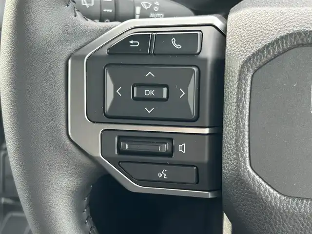 トヨタ ランドクルーザー ２５０ VX 群馬県 2025(令7)年 0.1万km プラチナホワイトパールマイカ 4WD/ワンオーナー/純正12.3型DAナビ・フルセグTV/パイオニアプレミアムサウンド/Bluetooth・USB・HDMI・ミラキャスト/パノラミックビューモニター/ムーンルーフ/前席ベンチレーション・ヒーター/運転席パワーシート/ステアリングヒーター/デジタルインナーミラー/パワーバックドア/セーフティセンス/トヨタチームメイト/プリクラッシュセーフティ/レーダークルーズコントロール/レーントレーシングアシスト/レーンディパーチャーアラート/オートマチックハイビーム/ブラインドスポットモニター/純正フロアマット/3眼LEDヘッドランプ/LEDフォグランプ/LEDリアフォグランプ/ブラックルーフレール/純正18インチアルミ