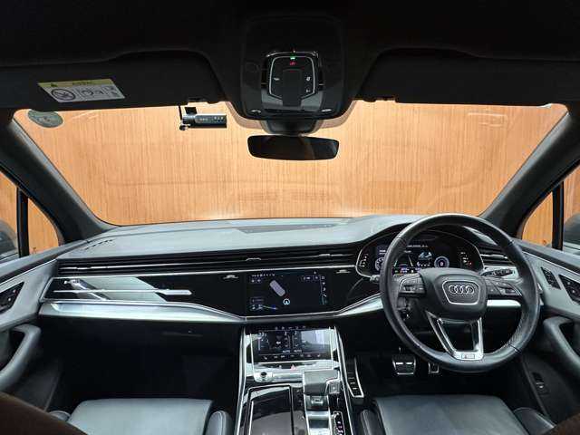 アウディ Ｑ７ 45 Sラインリミテッド 千葉県 2021(令3)年 3万km デイトナグレーパールエフェクト 限定車　/ＡＣＣ　/黒革シート　/ＨＵＤ　/バーチャルコックピット　/ナビ　/地デジＴＶ　/３６０°　/シートＨ　/マトリクスＬＥＤライト　/電動リアゲート　/サイドアシスト　/プレセンスフロント　/プレセンスリア　/ＥＴＣ