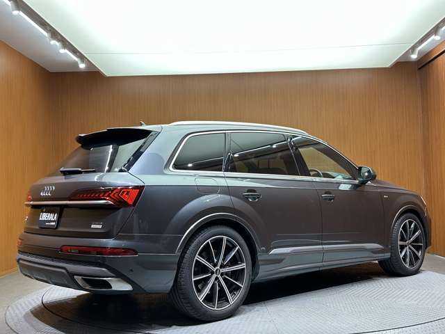アウディ Ｑ７ 45 Sラインリミテッド 千葉県 2021(令3)年 3万km デイトナグレーパールエフェクト 限定車　/ＡＣＣ　/黒革シート　/ＨＵＤ　/バーチャルコックピット　/ナビ　/地デジＴＶ　/３６０°　/シートＨ　/マトリクスＬＥＤライト　/電動リアゲート　/サイドアシスト　/プレセンスフロント　/プレセンスリア　/ＥＴＣ