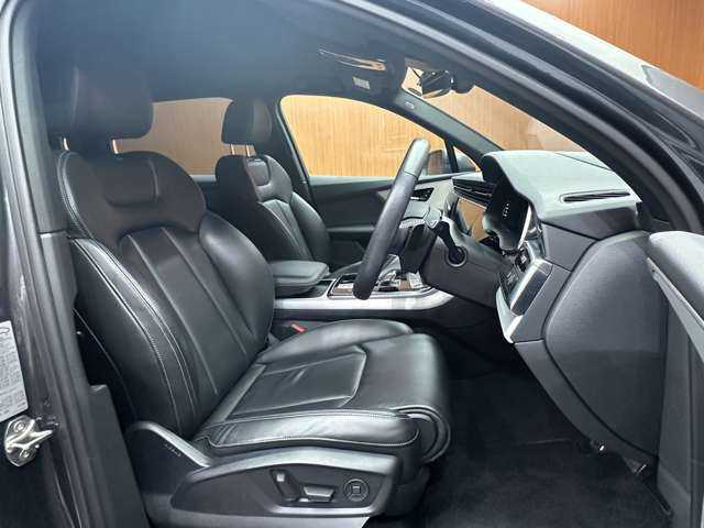 アウディ Ｑ７ 45 Sラインリミテッド 千葉県 2021(令3)年 3万km デイトナグレーパールエフェクト 限定車　/ＡＣＣ　/黒革シート　/ＨＵＤ　/バーチャルコックピット　/ナビ　/地デジＴＶ　/３６０°　/シートＨ　/マトリクスＬＥＤライト　/電動リアゲート　/サイドアシスト　/プレセンスフロント　/プレセンスリア　/ＥＴＣ