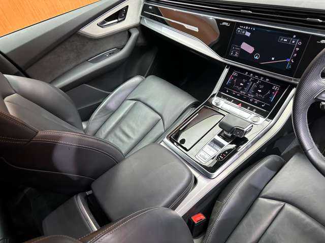 アウディ Ｑ７ 45 Sラインリミテッド 千葉県 2021(令3)年 3万km デイトナグレーパールエフェクト 限定車　/ＡＣＣ　/黒革シート　/ＨＵＤ　/バーチャルコックピット　/ナビ　/地デジＴＶ　/３６０°　/シートＨ　/マトリクスＬＥＤライト　/電動リアゲート　/サイドアシスト　/プレセンスフロント　/プレセンスリア　/ＥＴＣ