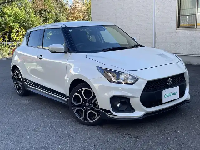スズキ スイフト スポーツ 静岡県 2024(令6)年 0.7万km ピュアホワイトP ワンオーナー/社外デジタルインナーミラー型/　　前後ドライブレコーダー/ビルトインETC/運転席シートヒーター/衝突軽減ブレーキ/レーンキープアシスト/バックソナー/ブラインドスポットモニター/レーダークルーズコントロール/ドアハンドルプロテクター/バックフォグ/LEDヘッドライト/純正17インチAW/スマートキー×2/保証書/取扱説明書