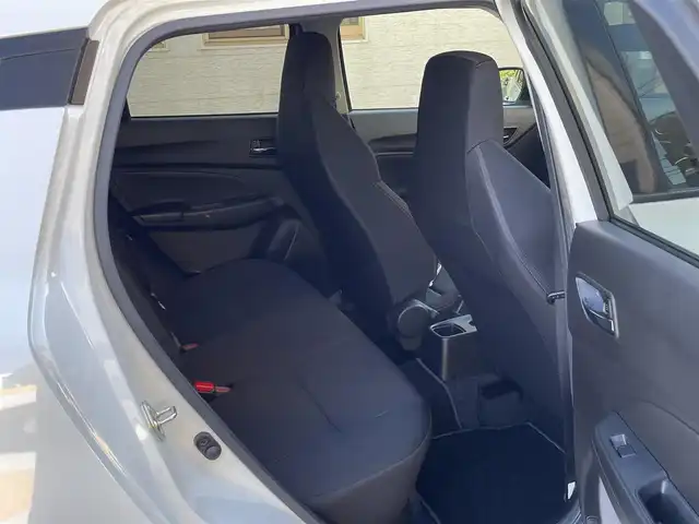 スズキ スイフト スポーツ 静岡県 2024(令6)年 0.7万km ピュアホワイトP ワンオーナー/社外デジタルインナーミラー型/　　前後ドライブレコーダー/ビルトインETC/運転席シートヒーター/衝突軽減ブレーキ/レーンキープアシスト/バックソナー/ブラインドスポットモニター/レーダークルーズコントロール/ドアハンドルプロテクター/バックフォグ/LEDヘッドライト/純正17インチAW/スマートキー×2/保証書/取扱説明書