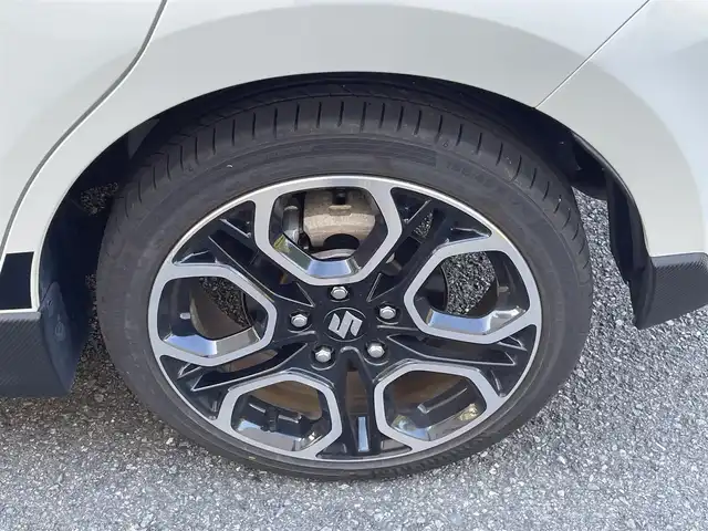 スズキ スイフト スポーツ 静岡県 2024(令6)年 0.7万km ピュアホワイトP ワンオーナー/社外デジタルインナーミラー型/　　前後ドライブレコーダー/ビルトインETC/運転席シートヒーター/衝突軽減ブレーキ/レーンキープアシスト/バックソナー/ブラインドスポットモニター/レーダークルーズコントロール/ドアハンドルプロテクター/バックフォグ/LEDヘッドライト/純正17インチAW/スマートキー×2/保証書/取扱説明書