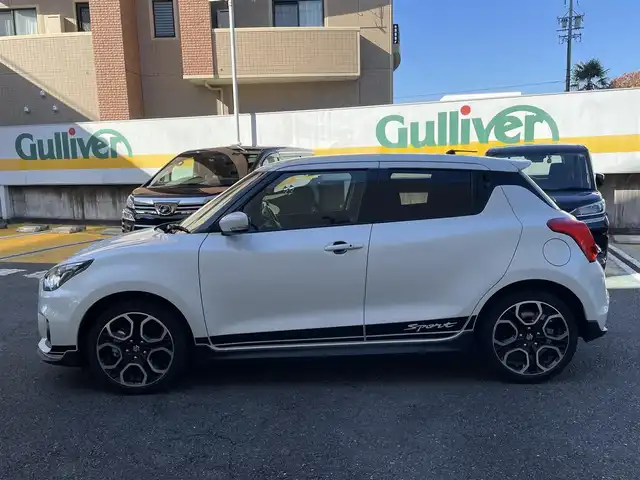 スズキ スイフト スポーツ 静岡県 2024(令6)年 0.7万km ピュアホワイトP ワンオーナー/社外デジタルインナーミラー型/　　前後ドライブレコーダー/ビルトインETC/運転席シートヒーター/衝突軽減ブレーキ/レーンキープアシスト/バックソナー/ブラインドスポットモニター/レーダークルーズコントロール/ドアハンドルプロテクター/バックフォグ/LEDヘッドライト/純正17インチAW/スマートキー×2/保証書/取扱説明書