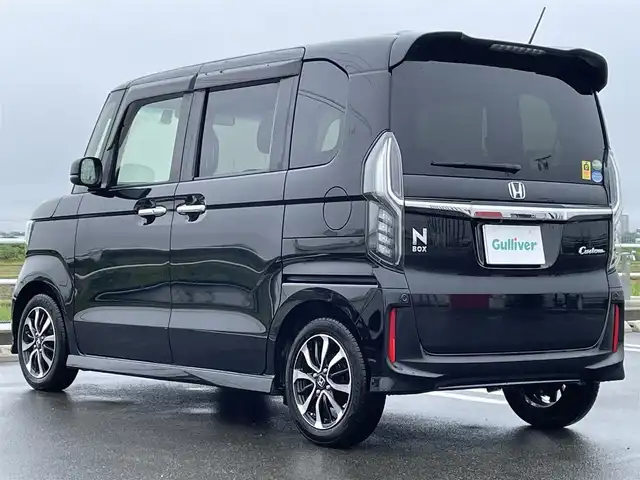 ホンダ Ｎ ＢＯＸ カスタム G L ホンダセンシング 佐賀県 2020(令2)年 6万km クリスタルブラックパール 純正SDナビ/・フルセグTV/CD/DVD/Bluetooth/USB/バックカメラ/片側パワースライドドア/ドライブレコーダー/シートヒーター/LEDヘッドライト/LEDフォグライト/プッシュスタート/スマートキー/USBポート/ビルトインETC/純正14インチアルミホイール/純正LEDヘッドライト/純正フロアマット/純正ドアバイザー/新車保証書/取扱説明書/ホンダセンシング/・衝突軽減ブレーキ/・誤発進抑制機能/・アダプティブクルーズコントロール/・車線維持支援システム/・先行車発信お知らせ機能/・歩行者事故低減ステアリング/・路外逸脱抑制機能/・標識認識機能/・後方誤発進抑制機能